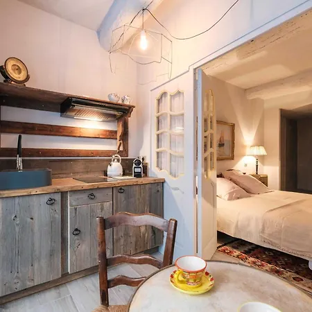 Charming In The Heart Of Cannes